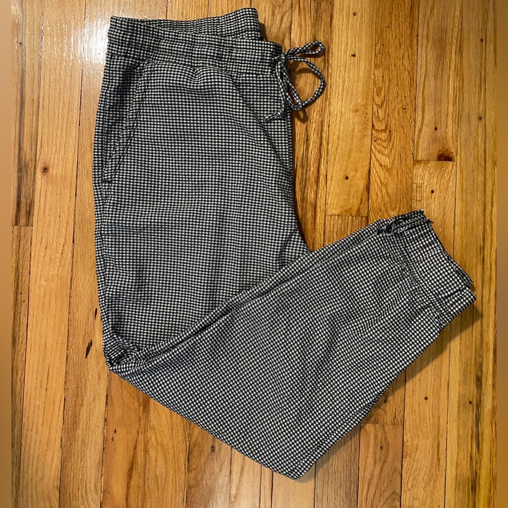 Gingham print pull on Pants with elastic band and ankles (cut)